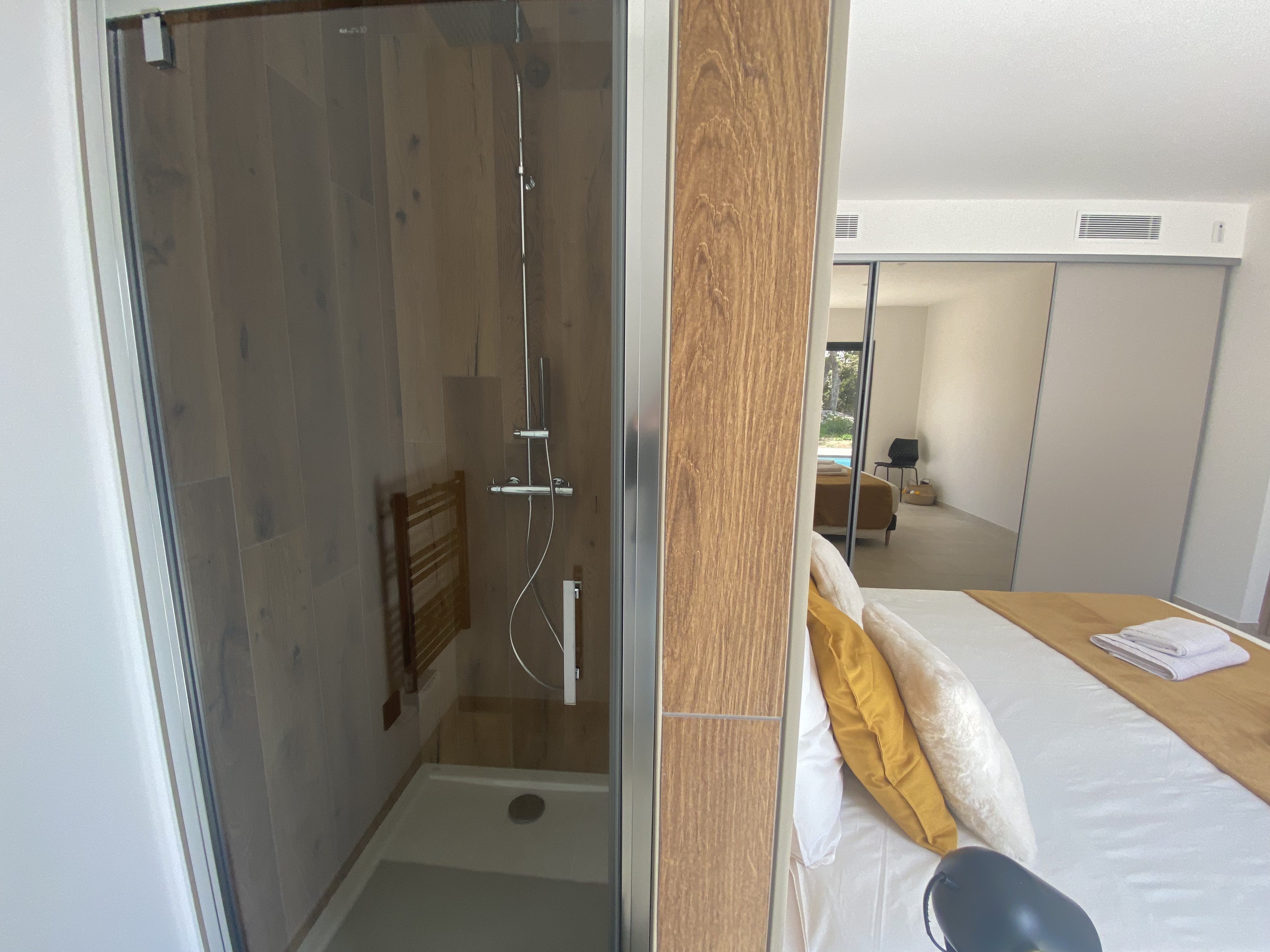 Deuxième salle de bain douche
