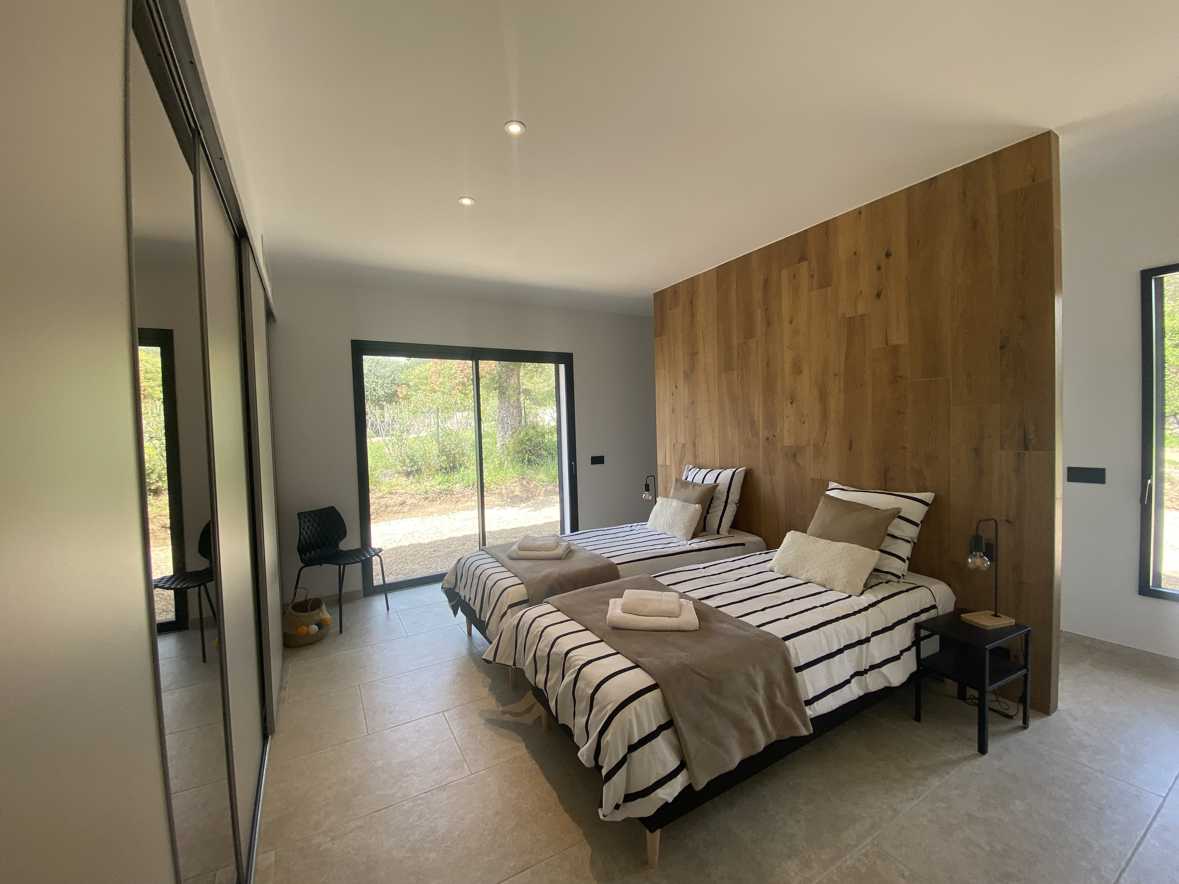Chambre principale lit